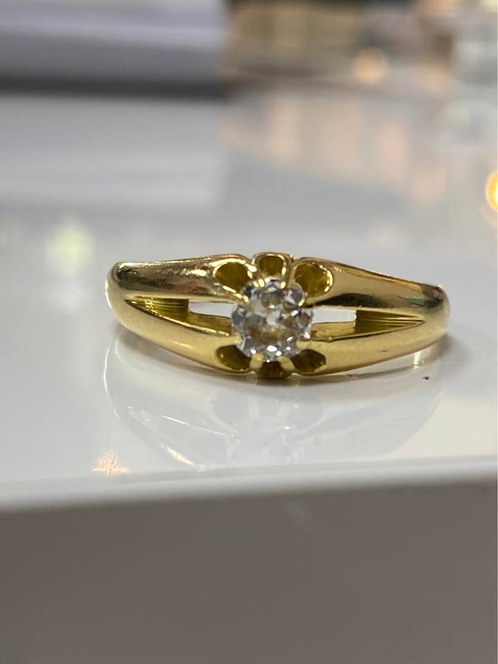 18ct gold diamond signet ring - Sakakini Jewellers Horsham